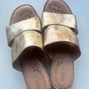 BORN Gold leather Chunky Sandals size 9 women's EUC comfort
